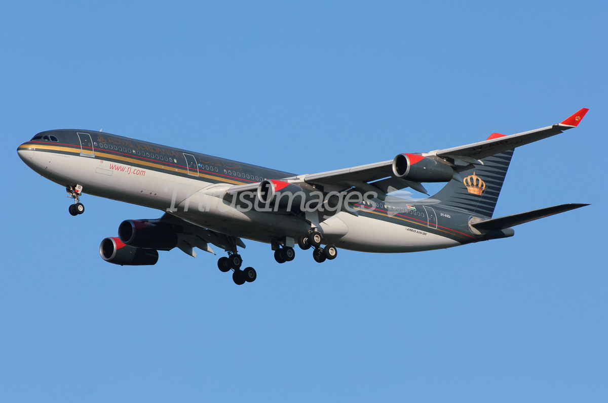 Airbus A340-211 JY-AID
